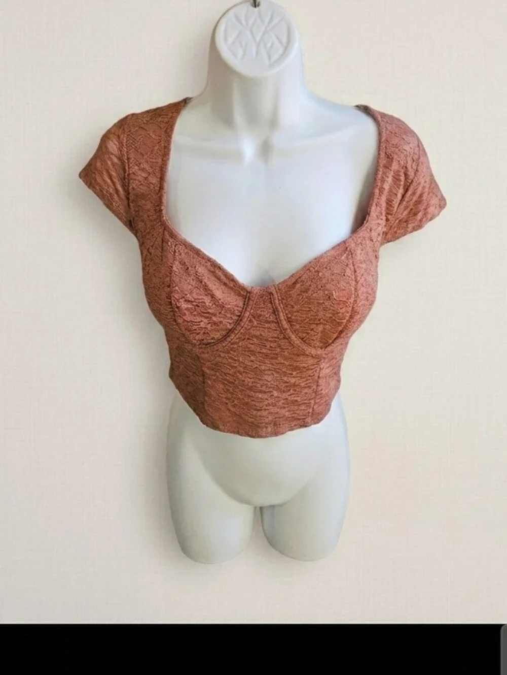 Lululemon leggings/sports bras, Alo Yoga sets, and Vuori activewear